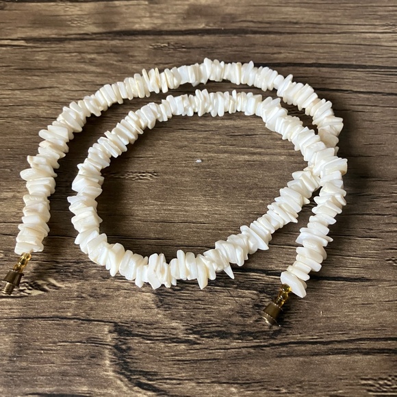 NWOT Off white shell necklace beach jewelry - Picture 4 of 4